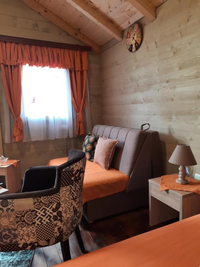Mali Raj Apartmani เซทินเจ ภายนอก รูปภาพ